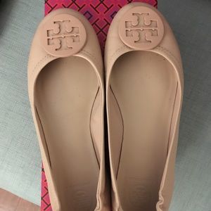 Minnie travel ballet flat